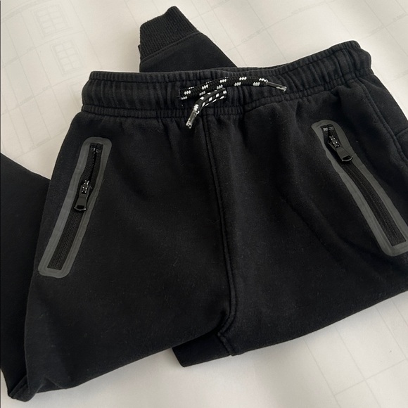 Old Navy Dynamic Fleece Pants - Picture 2 of 4